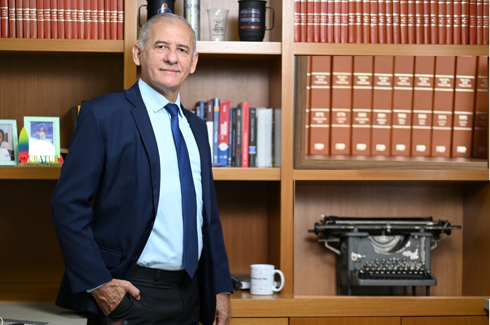 José Mauro da Silva em seu escritório